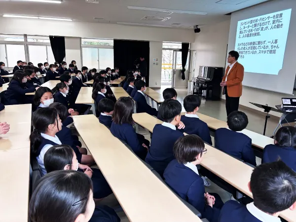 愛媛大学教育学部附属小学校で「出前授業」の様子1