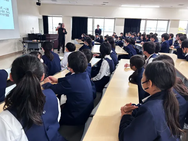 愛媛大学教育学部附属小学校で「出前授業」の様子2